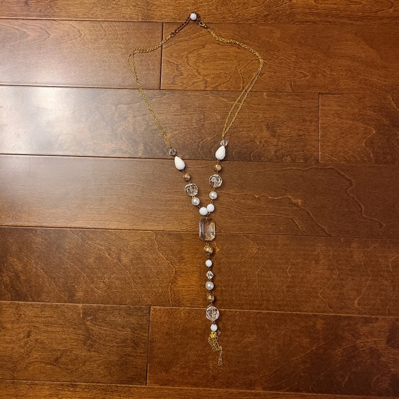 Faux pearls, gold, white and clear necklace - Picture 1 of 2